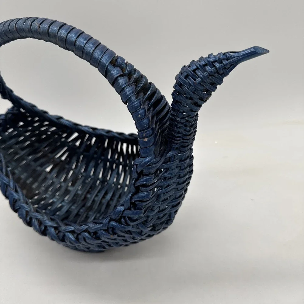 Vintage‎ Blue Duck Bird Wicker Basket with handle 13.5